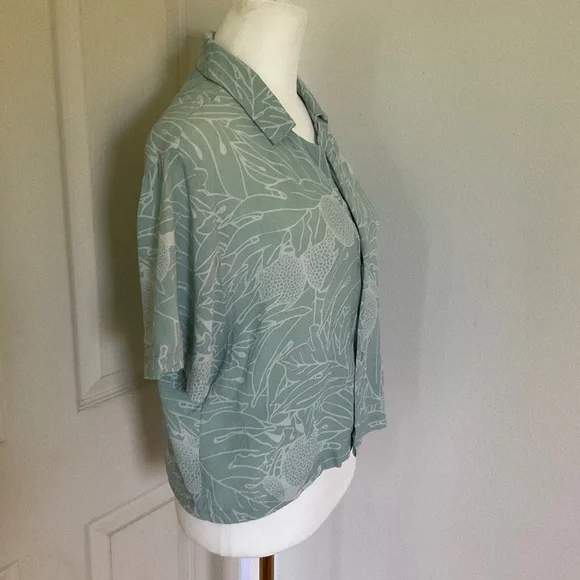 Manaola women’s collared top - Picture 3 of 5